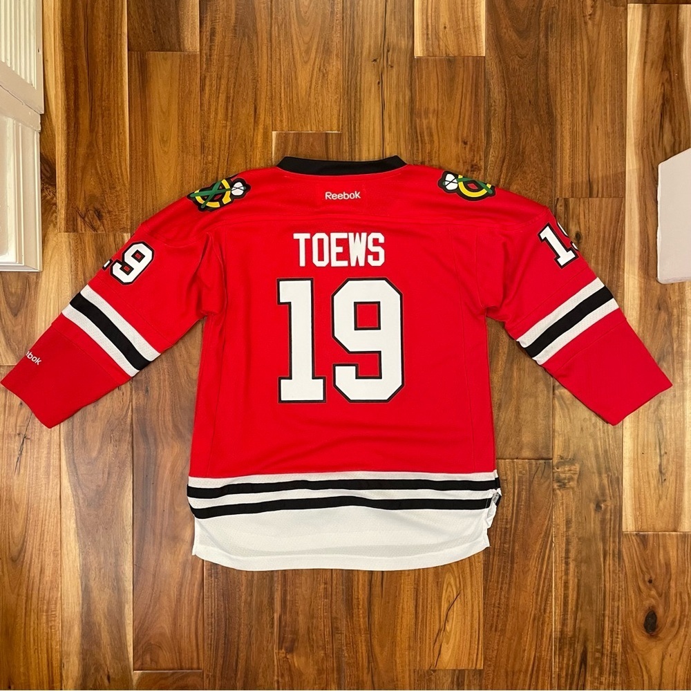 Jonathan Toews #19 Chicago Blackhawks C NHL Reebok Hockey Jersey Youth Size LX. - Picture 2 of 13